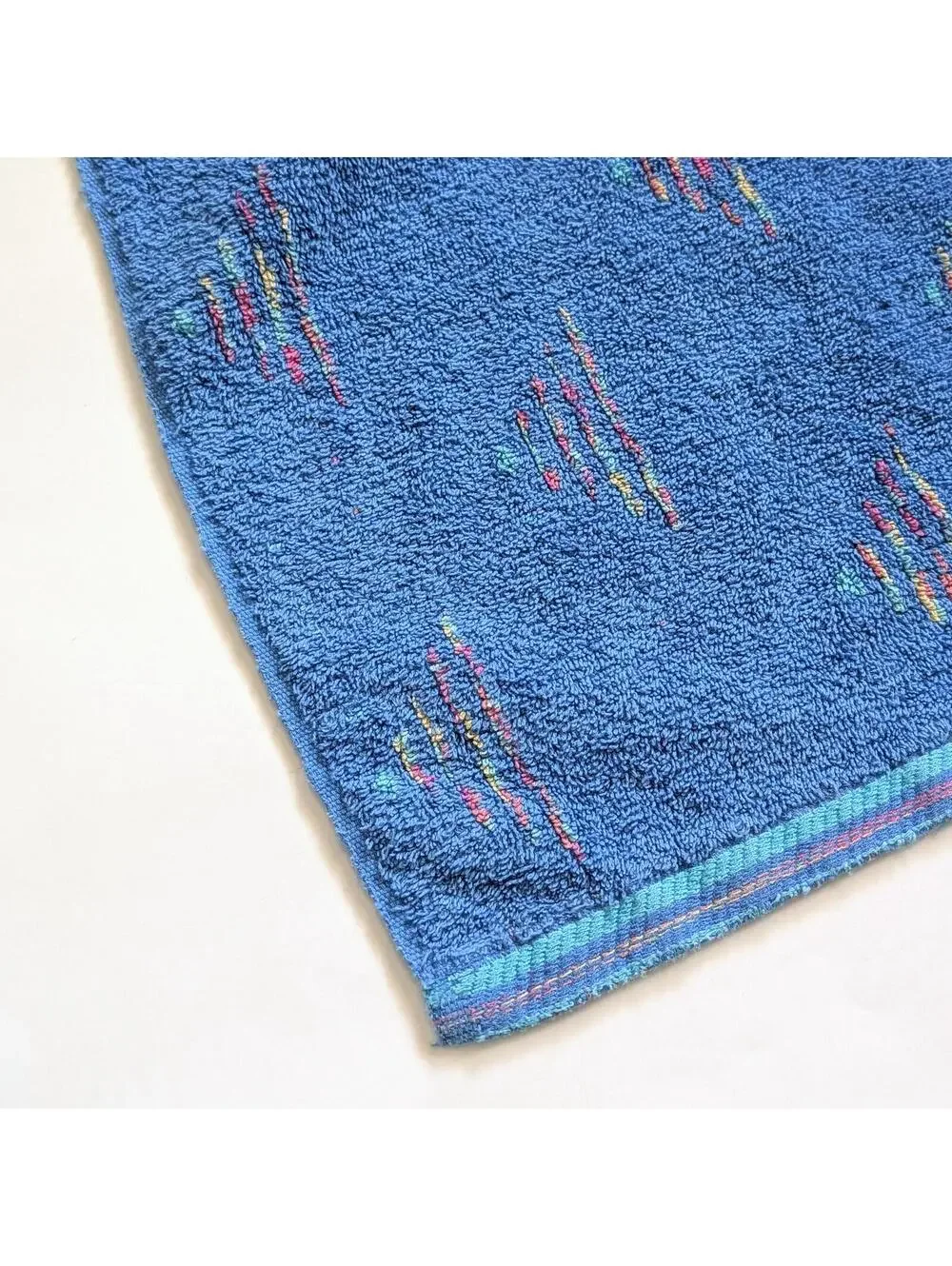 1980s Vintage Fieldcrest Bath Towel with Vivid Blue Postmodern Pattern